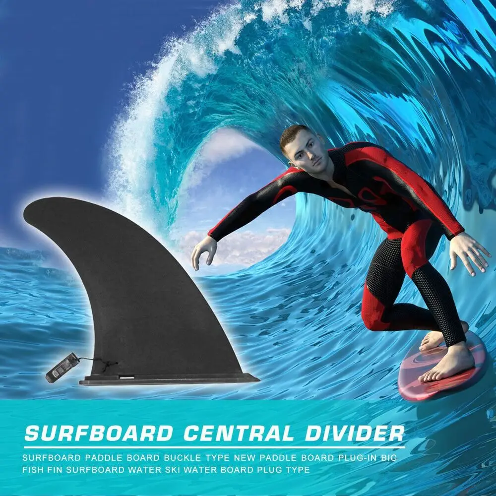 Un hombre surfeando en una tabla de surf rojo