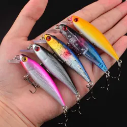 Señuelo de Pesca de calidad, señuelo pececillo con ojos 3D, cebo duro de plástico, plantilla Artificial, Wobblers, Crankbait, 1 ud.