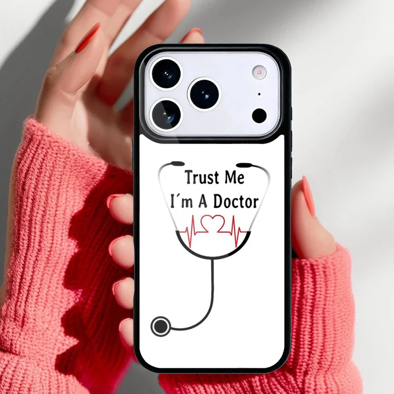 Funda en uso con el diseño de enfermeras claramente visible