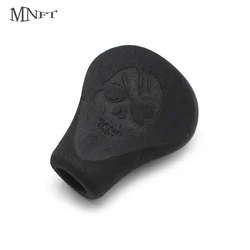 MNFT Mango carrete spinning antideslizante con diseño calavera
