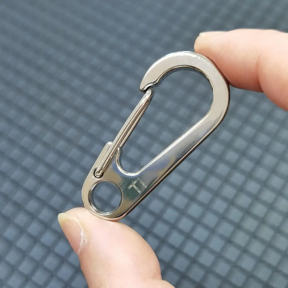 Hebilla de gancho para exteriores, herramientas de viaje de seguridad, MIni llavero de anillo en D de aleación de titanio, mosquetón en D, llavero de Camping, Clips de resorte - imagen 4