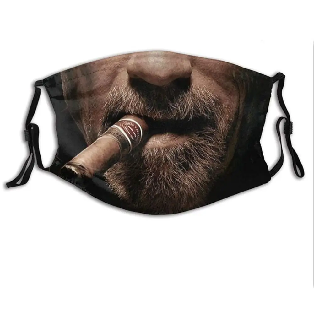 Esta elegante máscara facial presenta un diseño único con una cara de fumar cigarros.