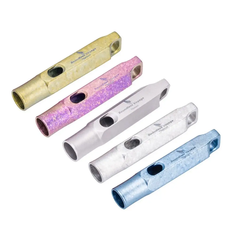 Silbato ligero portátil, multiestilos, Mini silbato de titanio resistente al agua, herramienta EDC para exteriores, silbato para acampar y hacer senderismo