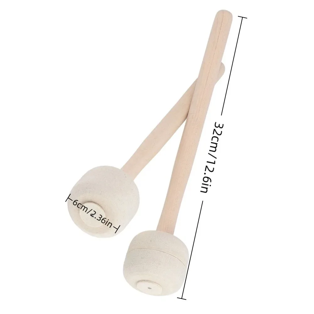 Mazo de tambor con cabeza de fieltro blanco y mango de madera