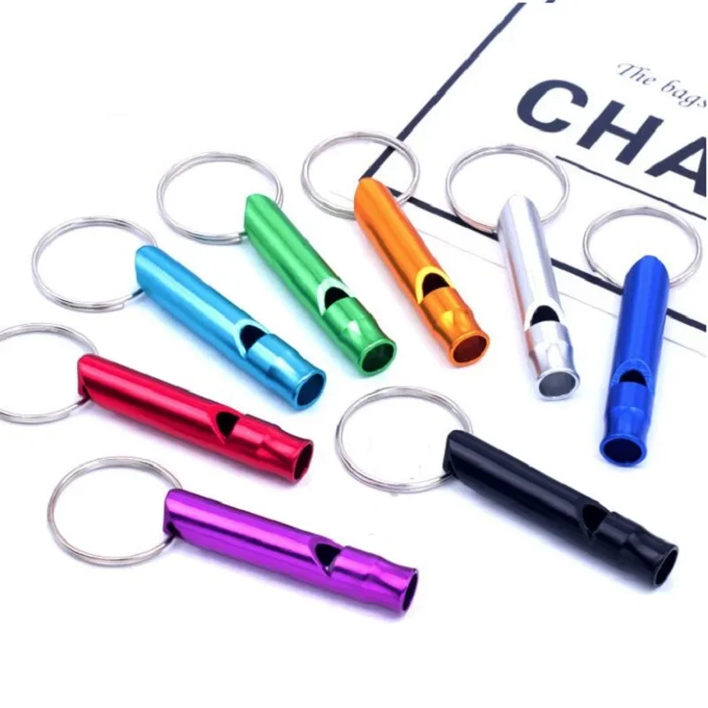 Coloridos Keychains de silbato de metal para accesorios de teclas divertidas y funcionales