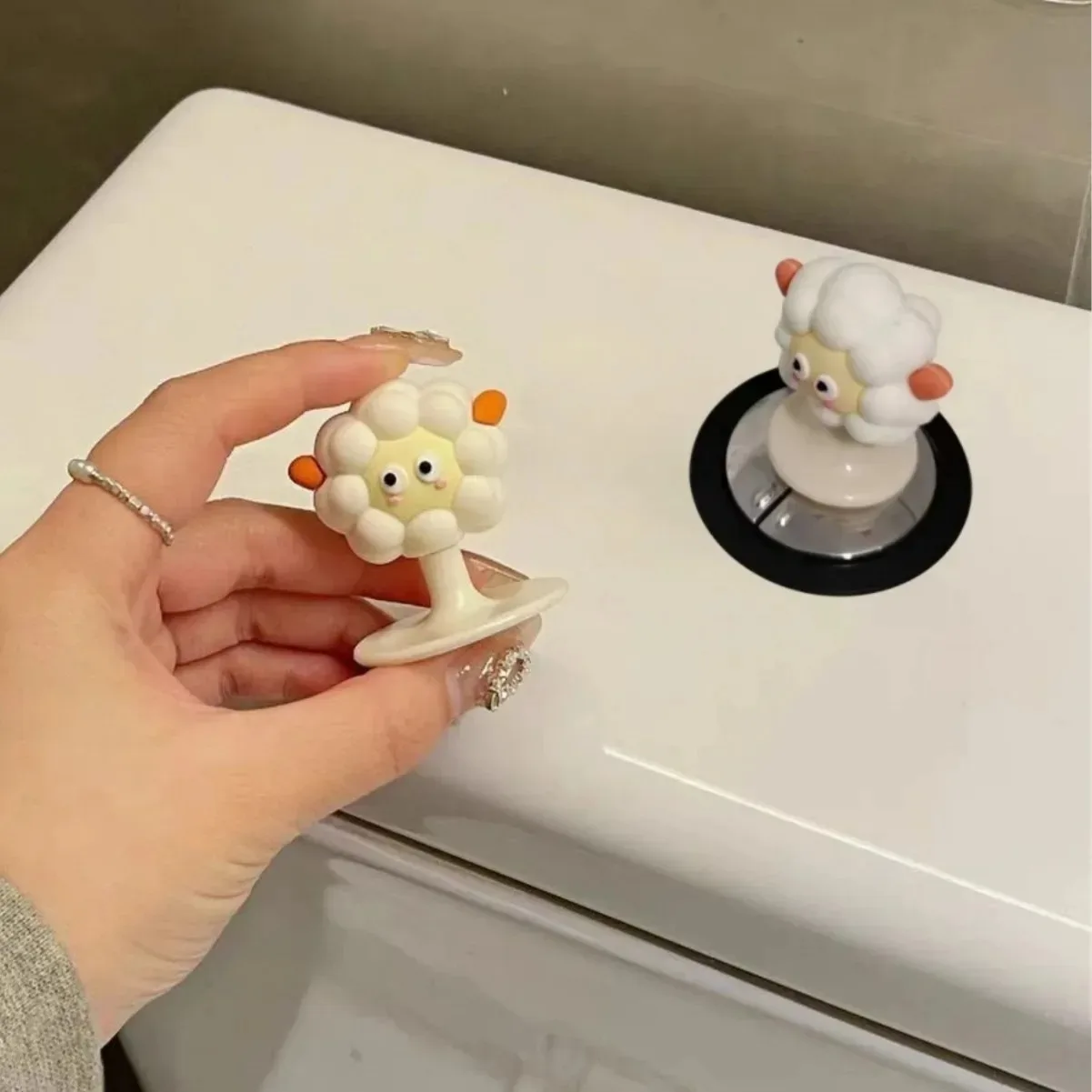 Dispositivo de elevación de inodoro portátil con dibujos animados, evita tocar la manija de la tapa del inodoro, antisuciedad, No requiere perforación - imagen 3