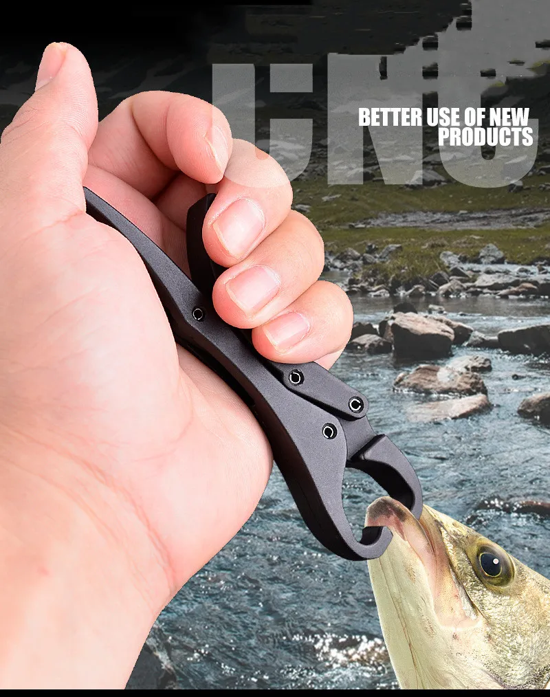 un cuchillo con un pez en el fondo