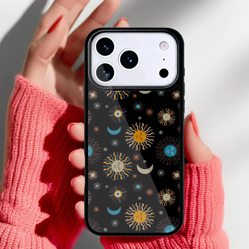 Funda trasera con diseño solar y lunar enacabados detallados