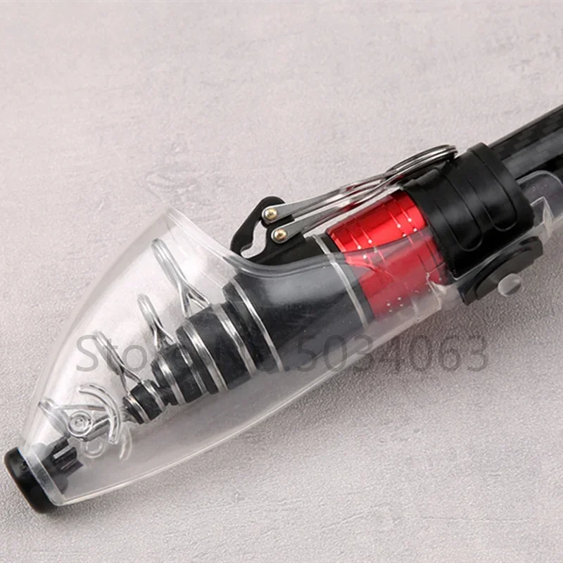 Un objeto negro y rojo con un clip