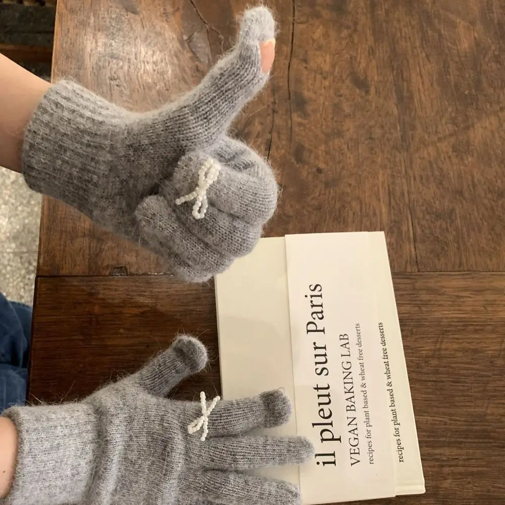 Guantes bonitos de punto con lazo de perlas y pantalla táctil para mujer, guantes de invierno de Color sólido y caramelo, manoplas cálidas con lazo para montar - imagen 5