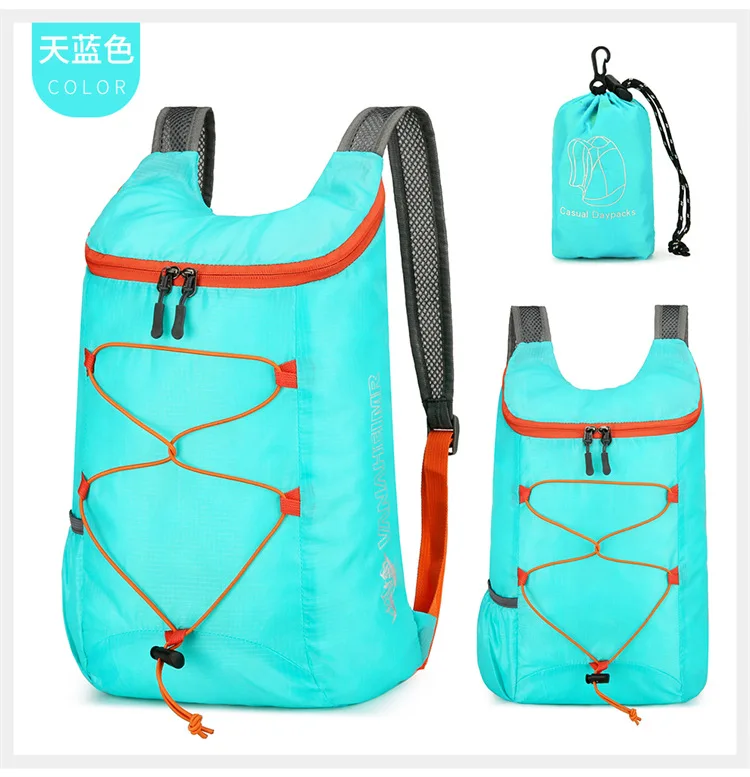 Compacta y elegante Esta mochila turquesa es perfecta para su próxima aventura