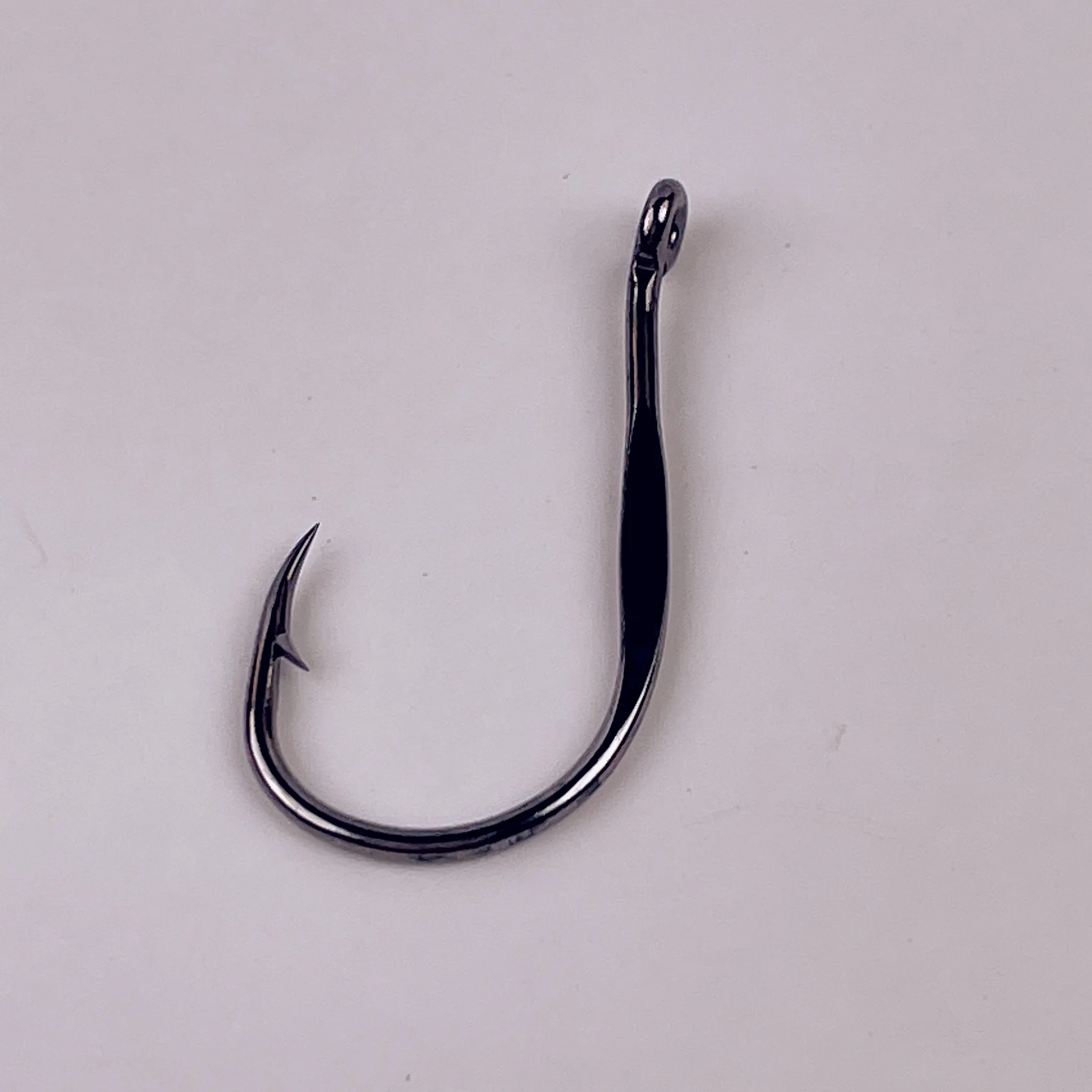 Un gancho de pesca de alta calidad diseñado para una pesca efectiva y eficiente