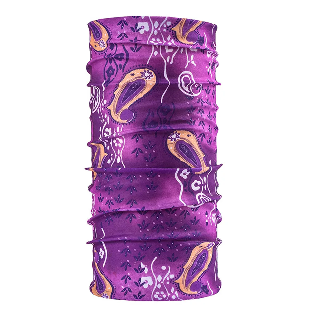 Una bufanda morada con diseño de pescado