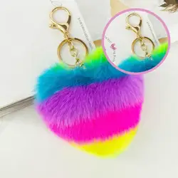 Llavero de piel sintética con pompón esponjoso y corazón