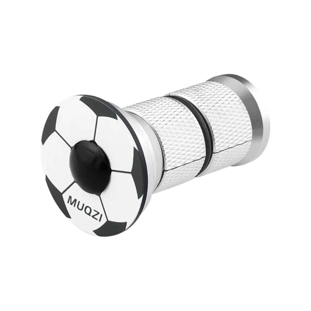 Un objeto en forma de bola de fútbol con un botón negro en el centro