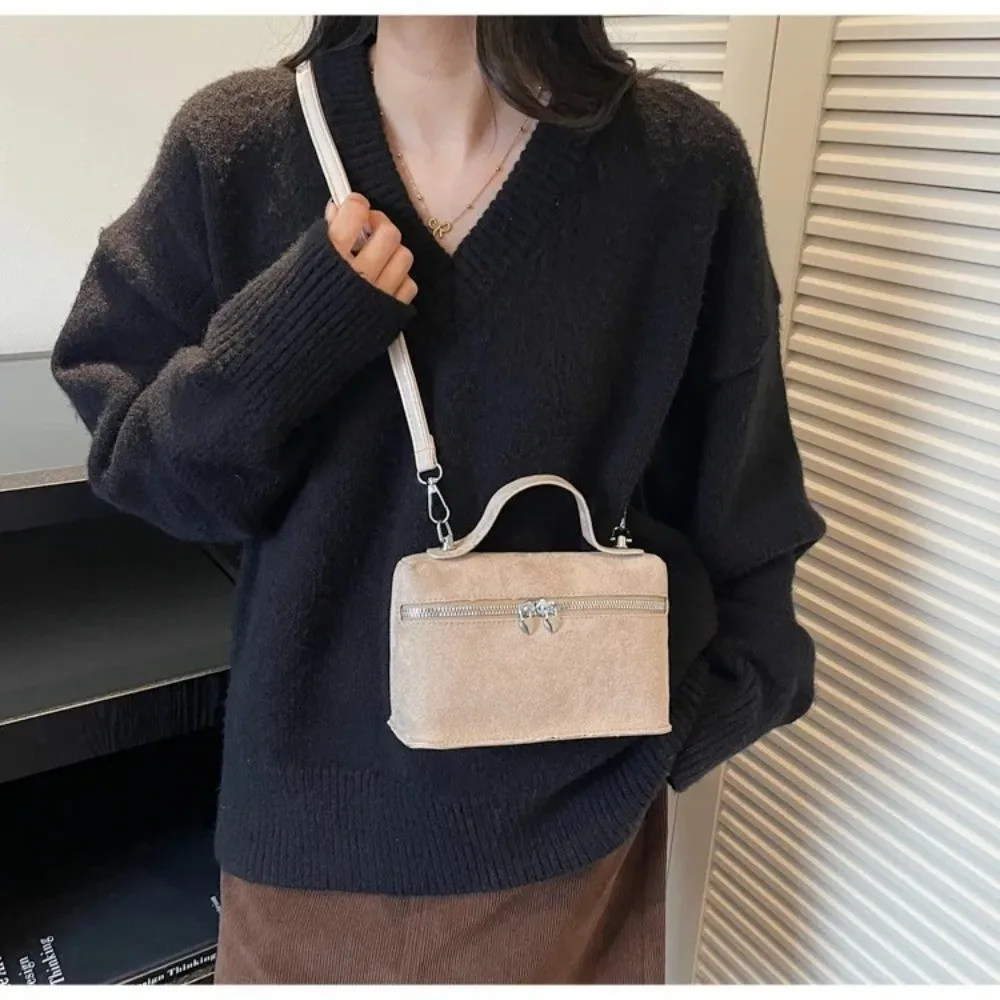 Bolso bandolera retro de gamuza mate texturizada con diseño caja - imagen 3