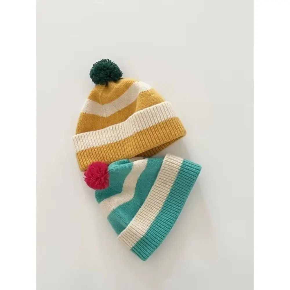 Gorro tejido a la moda para otoño e invierno, gorro de pareja de estilo coreano con rayas avanzadas, gorro con protección para los oídos versátil Unisex, regalo de Navidad - imagen 3