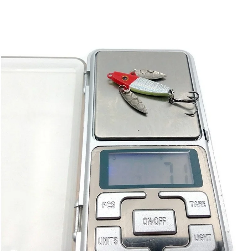 Plantilla de plomo curvada de 50mm y 7g, cuchillas giratorias dobles y anzuelo triple, cebo de fundición larga, acción realista, efecto luminoso que brilla en la oscuridad - imagen 4