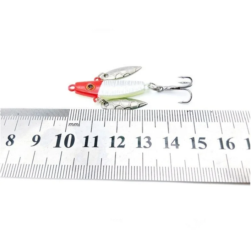 Plantilla de plomo curvada de 50mm y 7g, cuchillas giratorias dobles y anzuelo triple, cebo de fundición larga, acción realista, efecto luminoso que brilla en la oscuridad - imagen 5