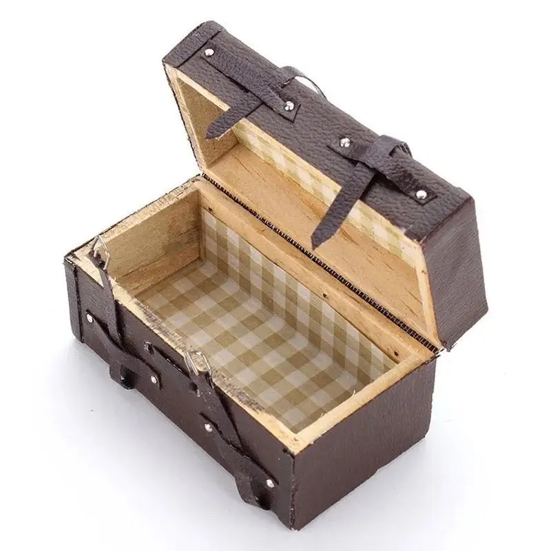 Maleta vintage de madera y cuero en miniatura para casa de muñecas - imagen 5