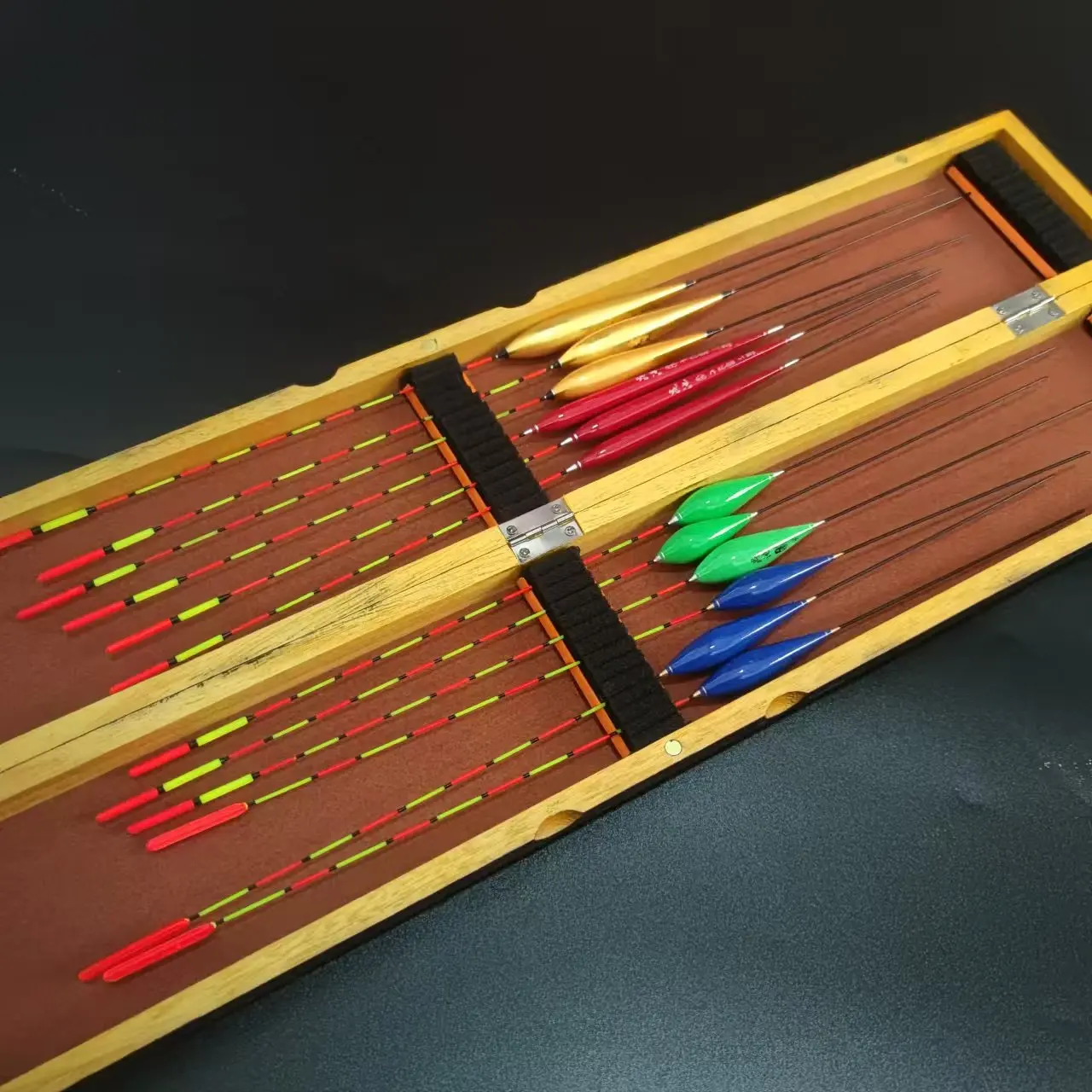 Caja de almacenamiento de flotadores de madera de Paulownia, 55x9x3cm, con 12 Uds., flotador de pesca Balsa, accesorios para aparejos de pesca de carpa, Bobbers J384