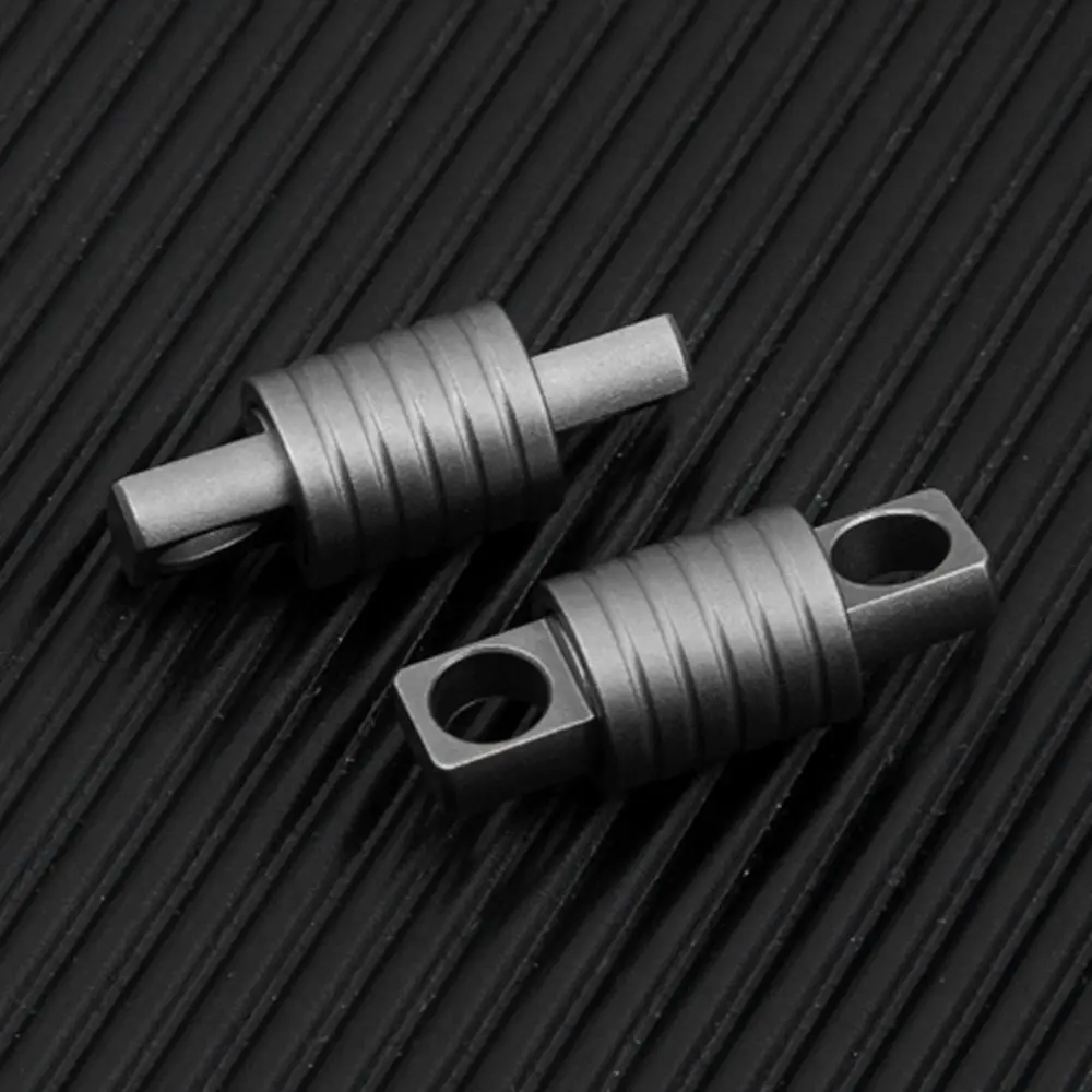 Nuevo Llavero portátil de aleación de titanio ultraligero 360 °   Llavero giratorio de latón para coche, herramienta pequeña para exteriores - imagen 4