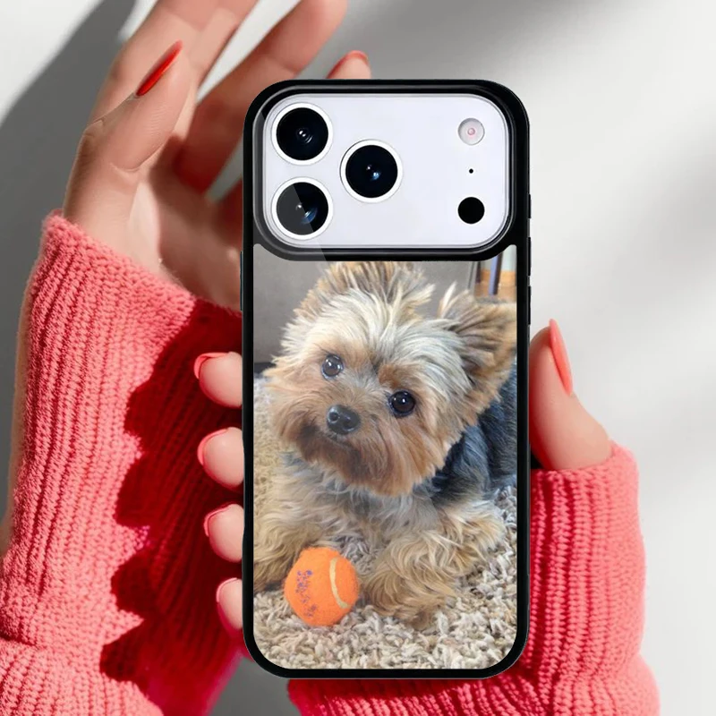 Perfil de la carcasa mostrando el ajuste preciso en el iPhone