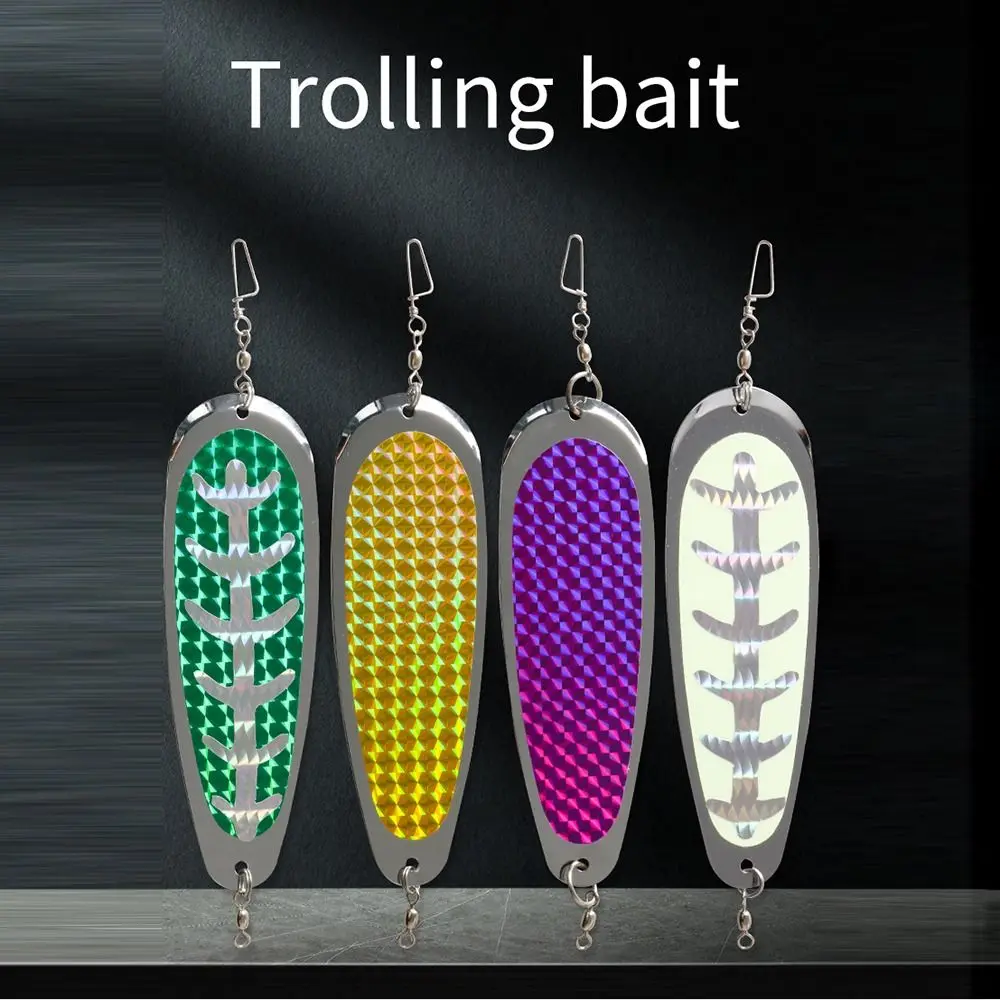 Tres coloridos señuelos de pesca colgando de ganchos