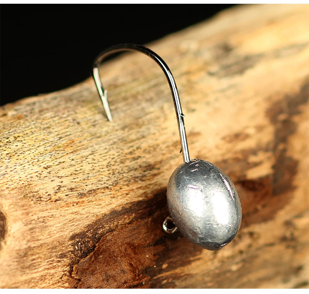 Un gancho de pesca con una bola giratoria metálica diseñada para una mayor flexibilidad y durabilidad