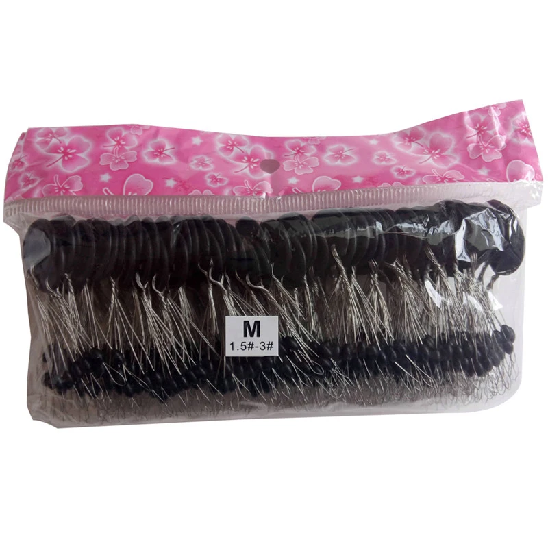 Una bolsa de cepillos para el cabello negro