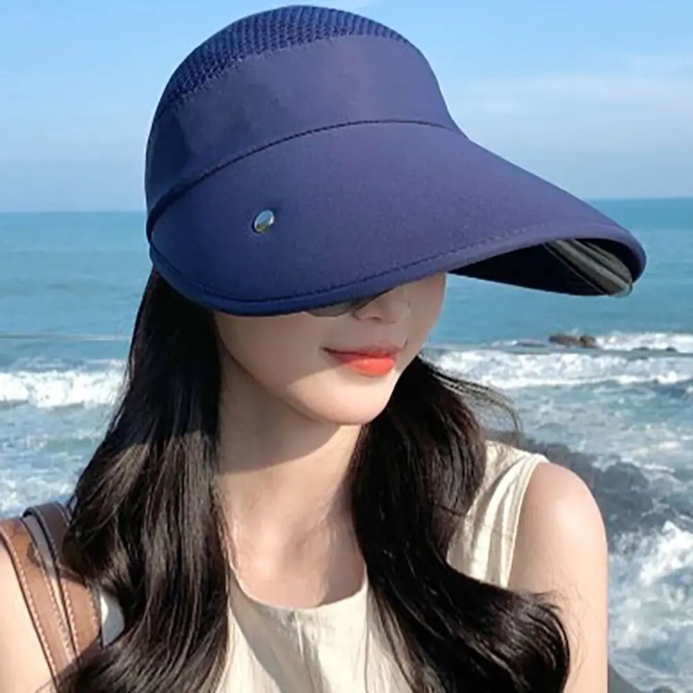 Experimente la belleza del océano con este elegante sombrero de ala ancha