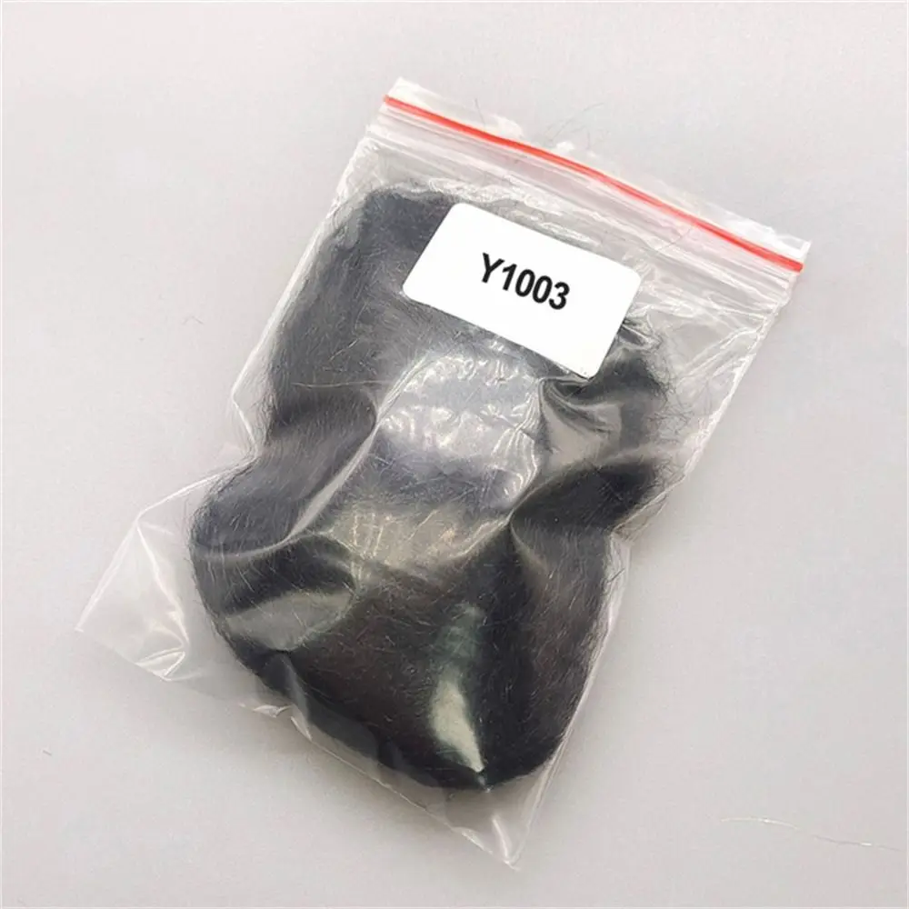 Y1003 Una bolsa transparente transparente que contiene cabello oscuro