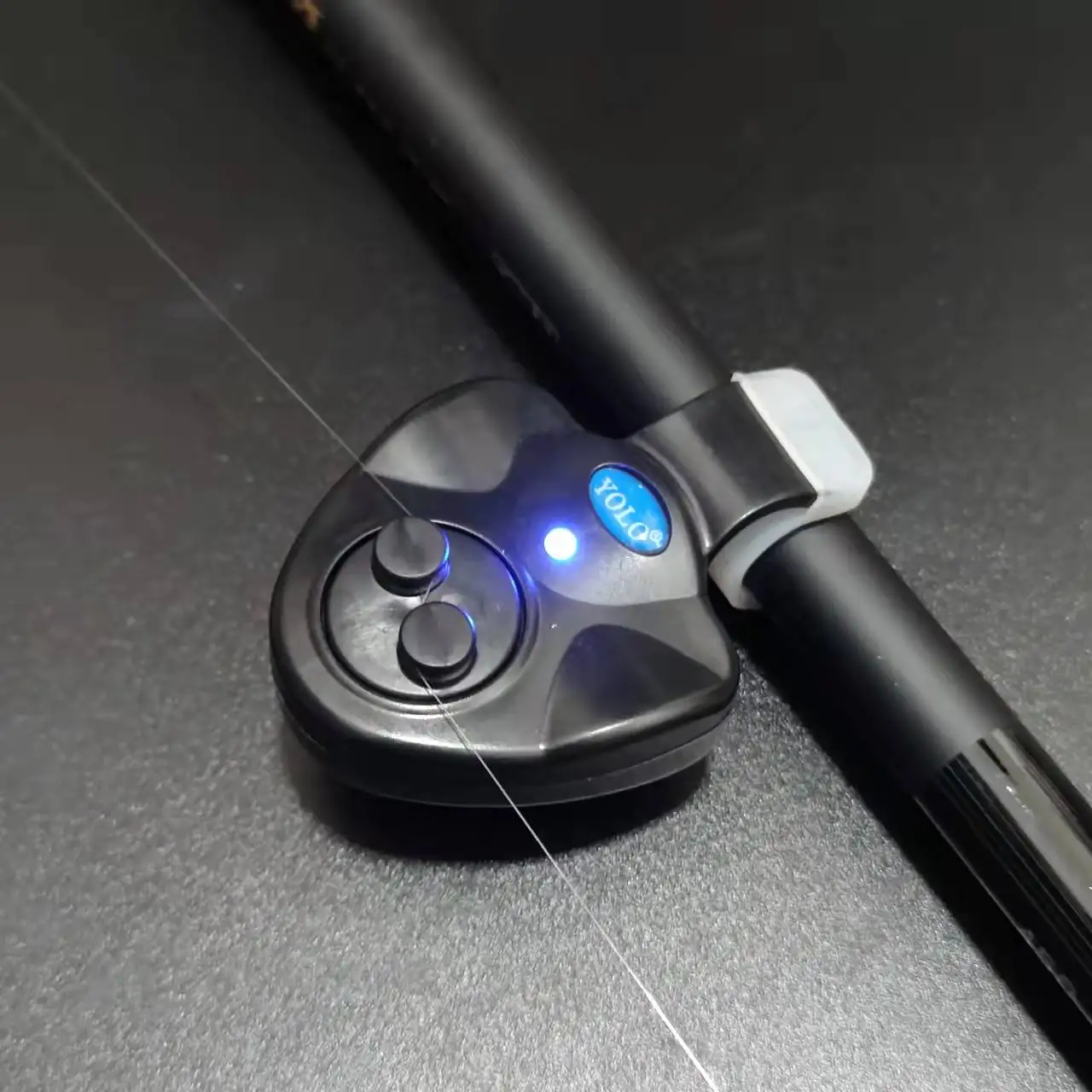 Alarma de picadura de pesca con batería, zumbador electrónico en caña de pescar con sirena fuerte, indicador diurno y nocturno A635 - imagen 2