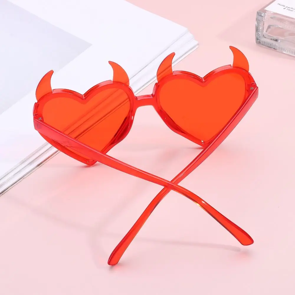 Gafas de sol Punk con forma de corazón y orejas de diablo, decoración de Halloween, gafas de sol con cuerno de roca, protección UV, gafas de Cosplay para mujeres y hombres - imagen 2