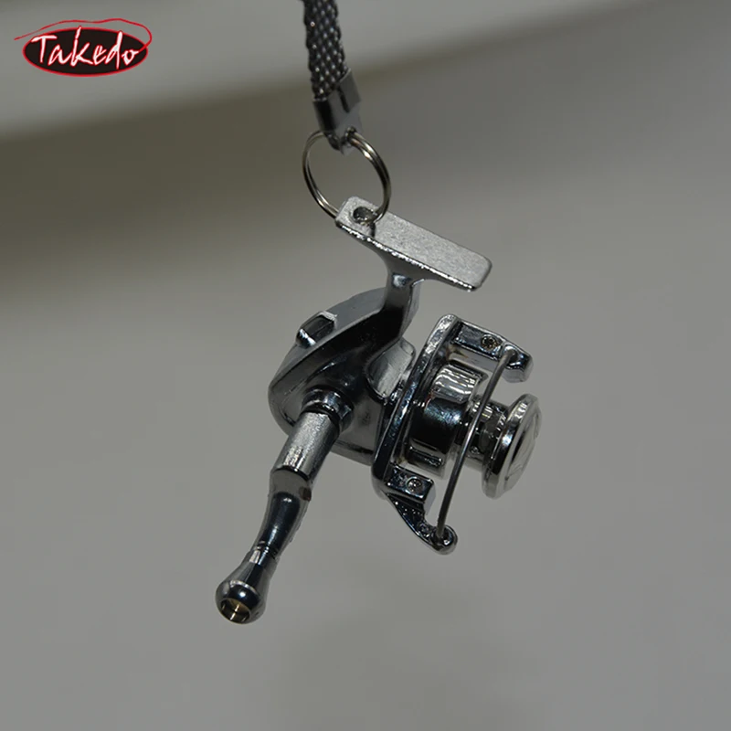 TAKEDO-MINI llavero de carrete de pesca de Metal con sello caliente, llavero de coche para accesorios de coche, llavero con forma de carrete de pesca - imagen 5