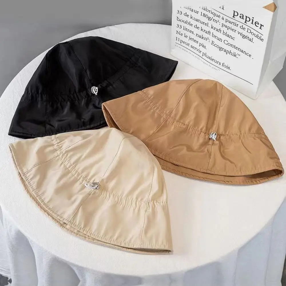 Sombreros elegantes en beige negro y marrón, perfecto para cualquier salida casual