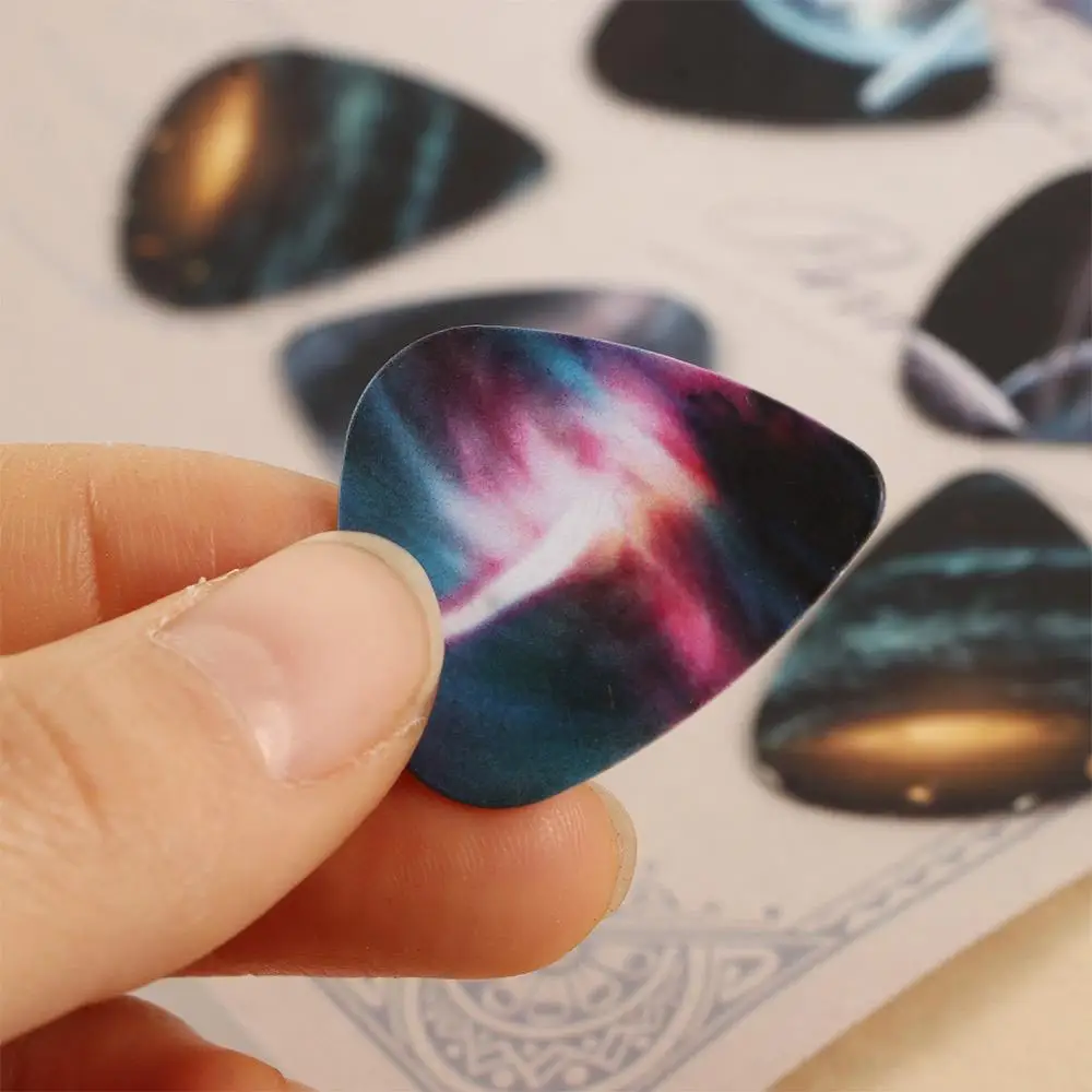 Explore las vibrantes selecciones de guitarra inspirada en la galaxia para un toque cósmico a tu música