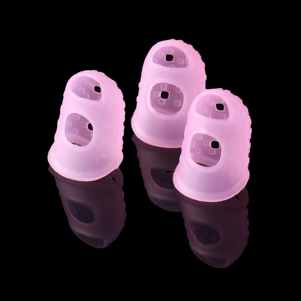Estos protectores de dedos de silicona rosa brindan comodidad y agarre para las tareas cotidianas
