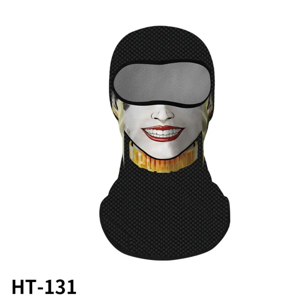 Esta elegante máscara facial presenta un diseño gráfico en negrita para un accesorio de moda y funcional