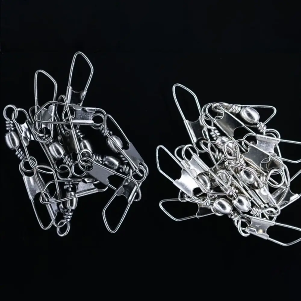 Dos ganchos de metal de plata con cadenas