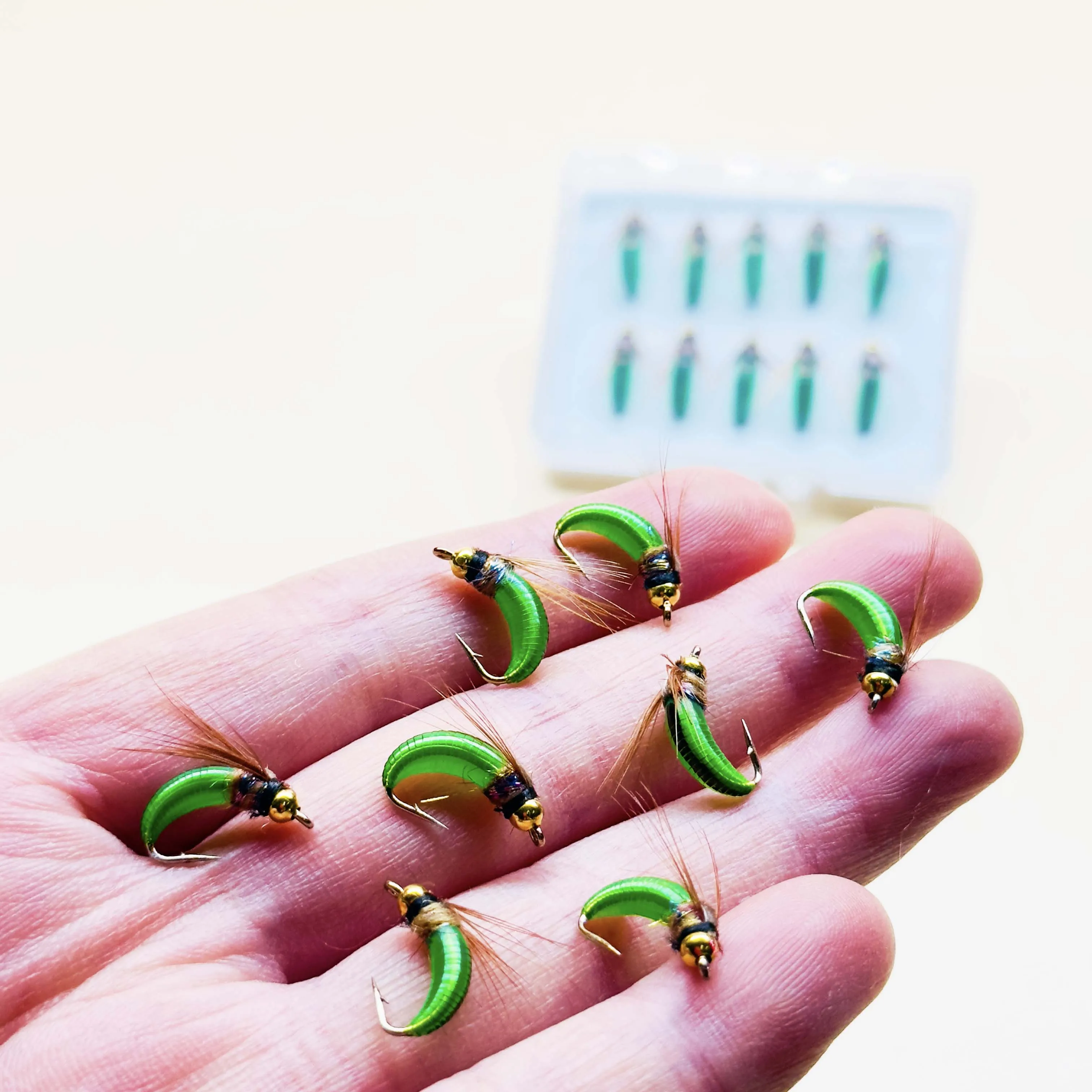Mosca húmeda Ninfa Scud de latón biónico para cebo salmón y trucha - imagen 3