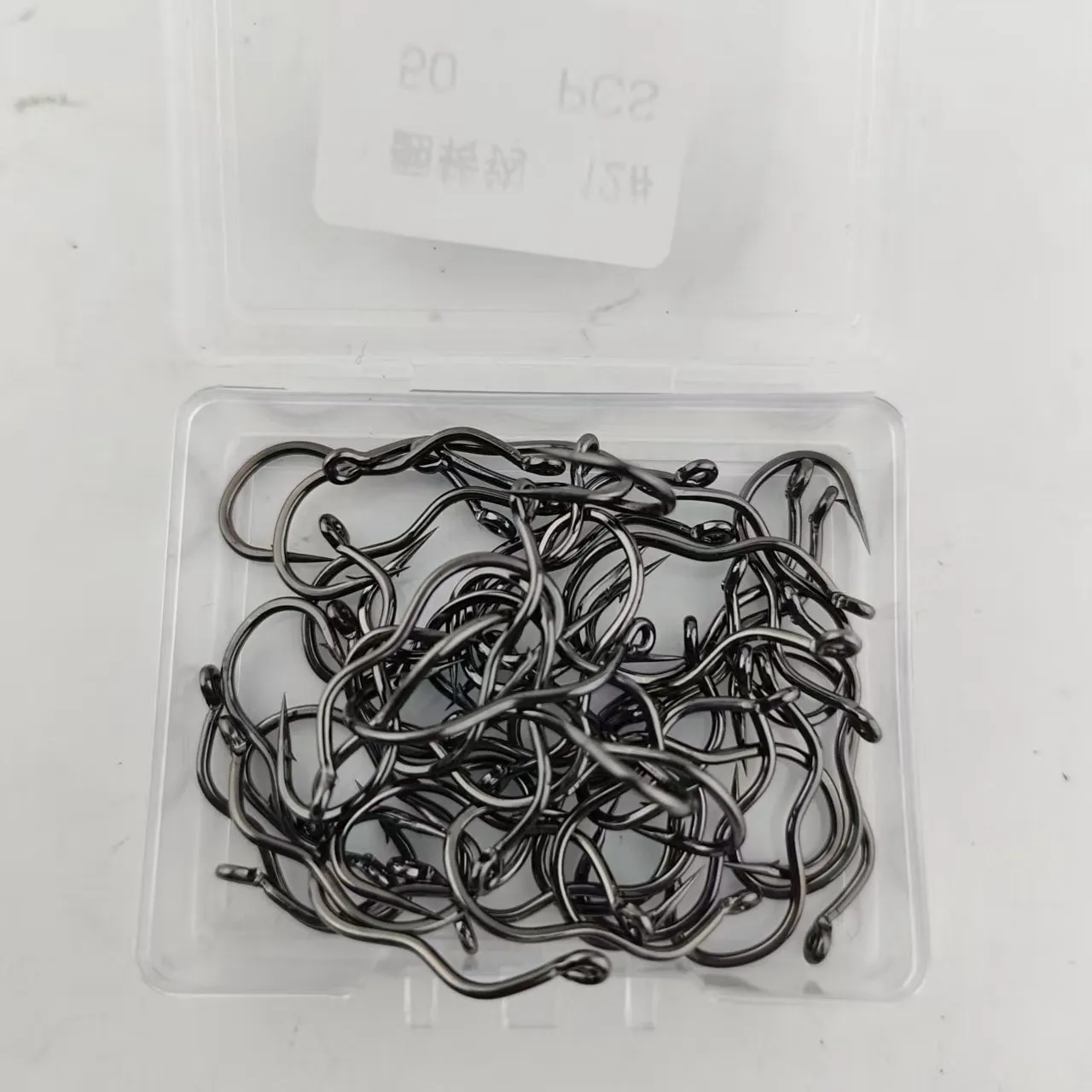 50 Uds. Anzuelo de pesca con tapa automática, anzuelo de púas de pescado de acero rico en carbono para pesca de carpa lubina, aparejos de agua dulce, caja de accesorios - imagen 5