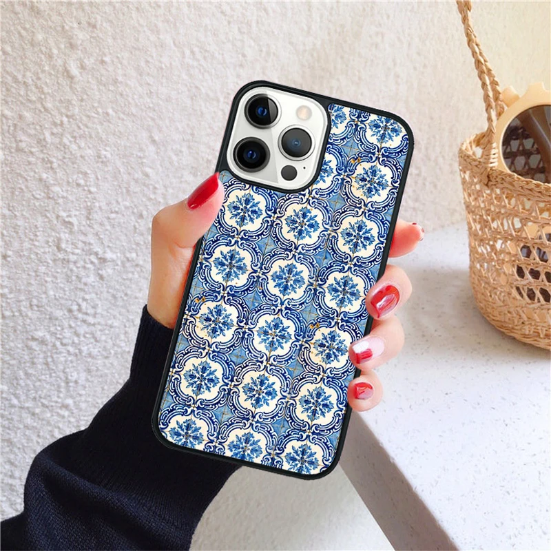 Detalle de la protección de bordes elevados en la funda