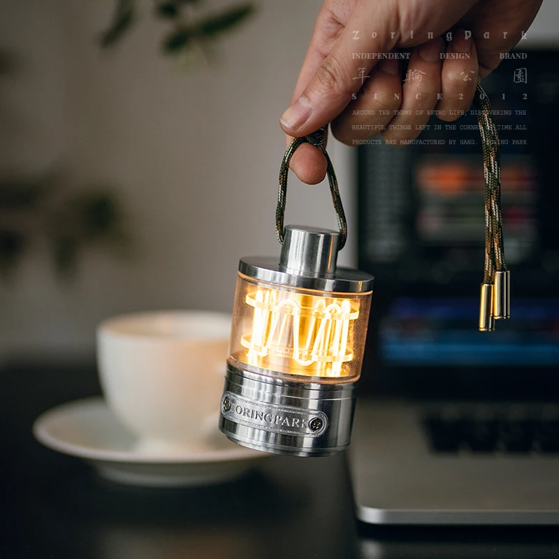 Lámpara de mesa Zoring para camping exterior con luz regulable