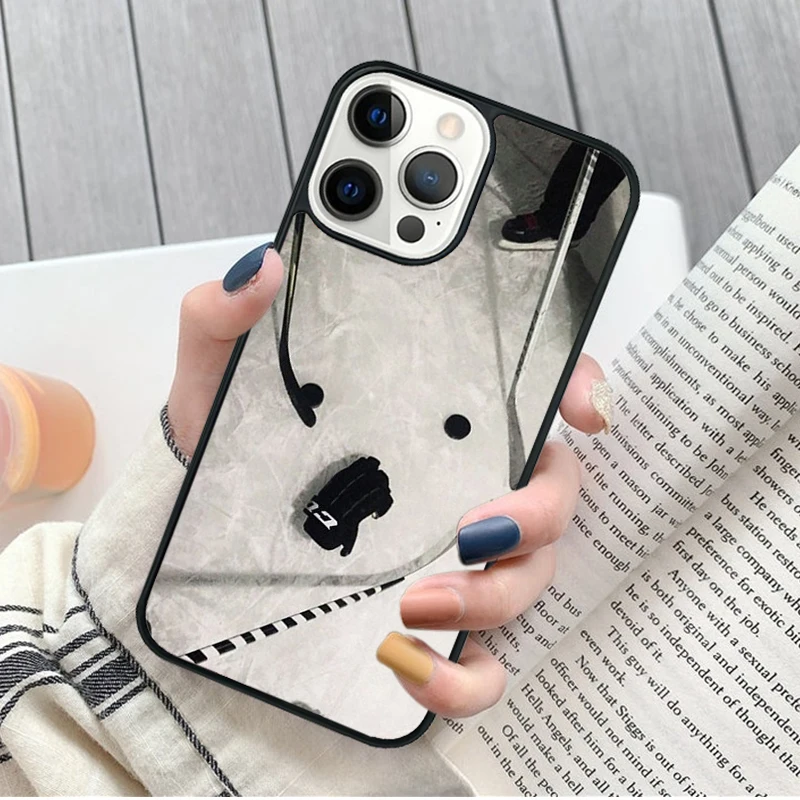 Funda instalada en iPhone con ajuste perfecto