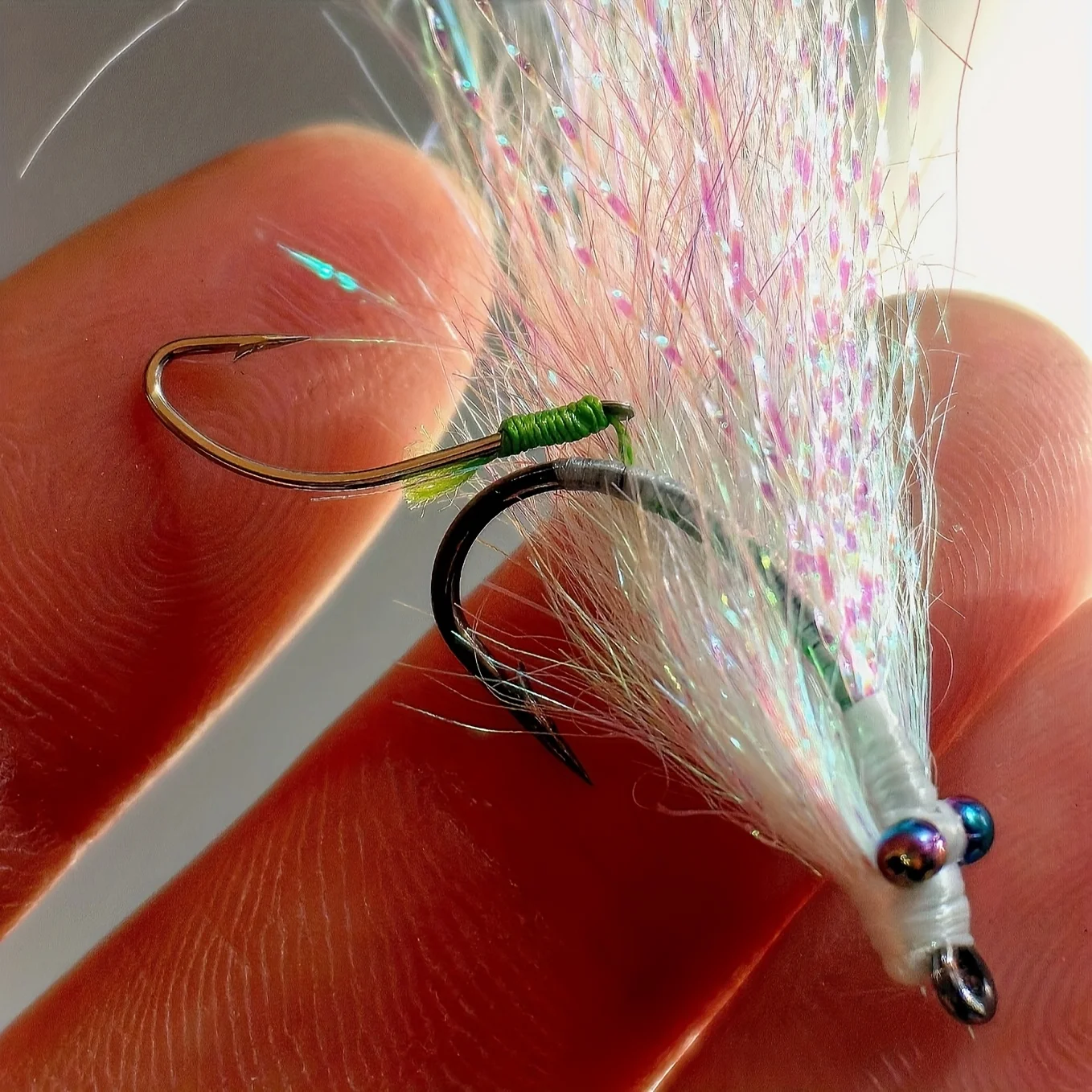 5 uds Charlie gancho doble seda de hielo Charlie Fly Hook Luria cebo falso lanzador de asistencia con boca afilada, punta verde, rojo - imagen 3