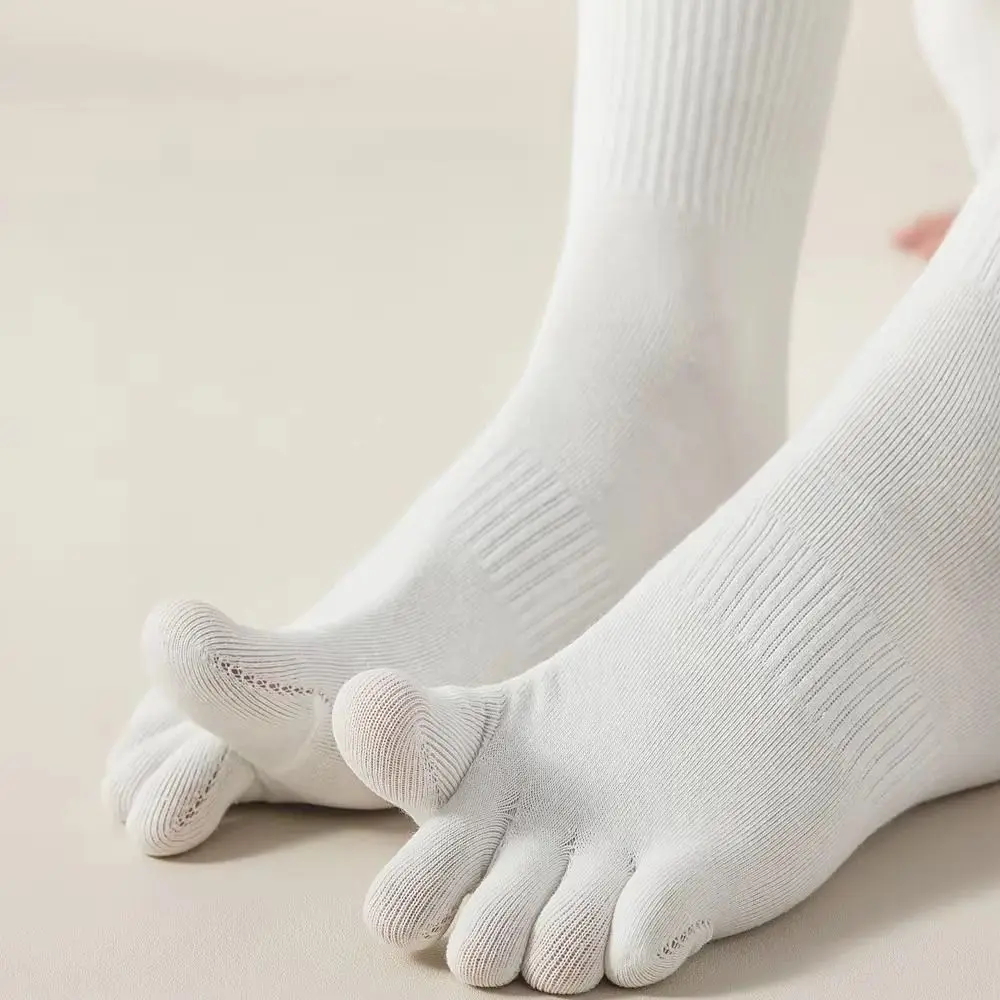 Experimente la comodidad y el estilo con nuestros calcetines blancos sin costuras