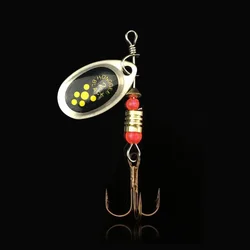 Señuelo cuchara giratoria de metal con plumas y anzuelos triples