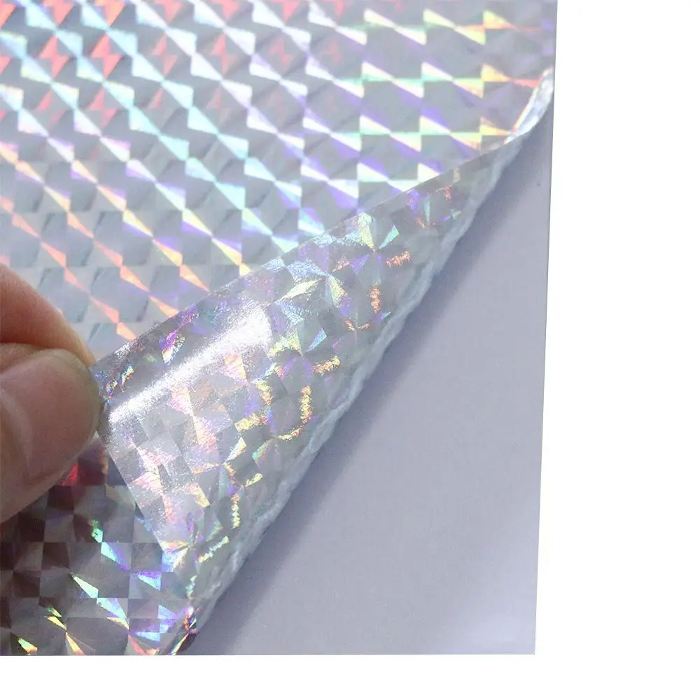 Material holográfico brillante con un acabado iridiscente reflexivo