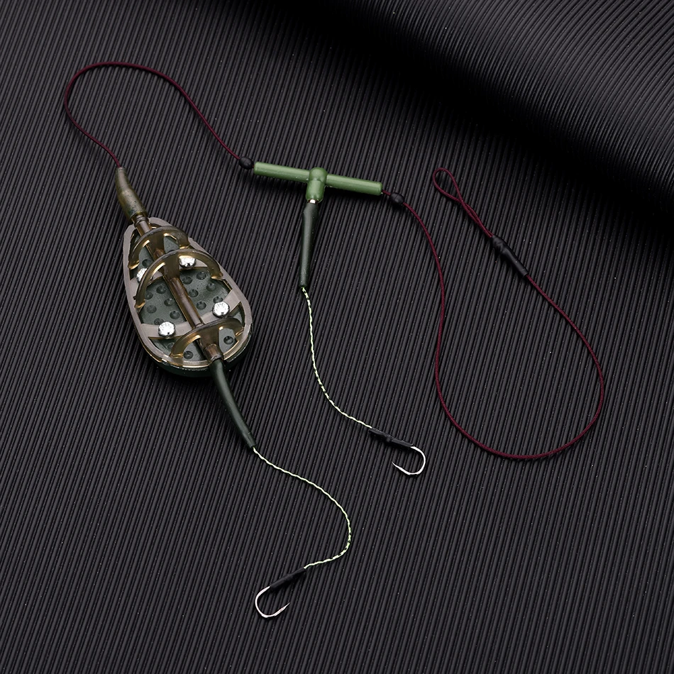 un señuelo de pesca con un gancho y una línea trenzada